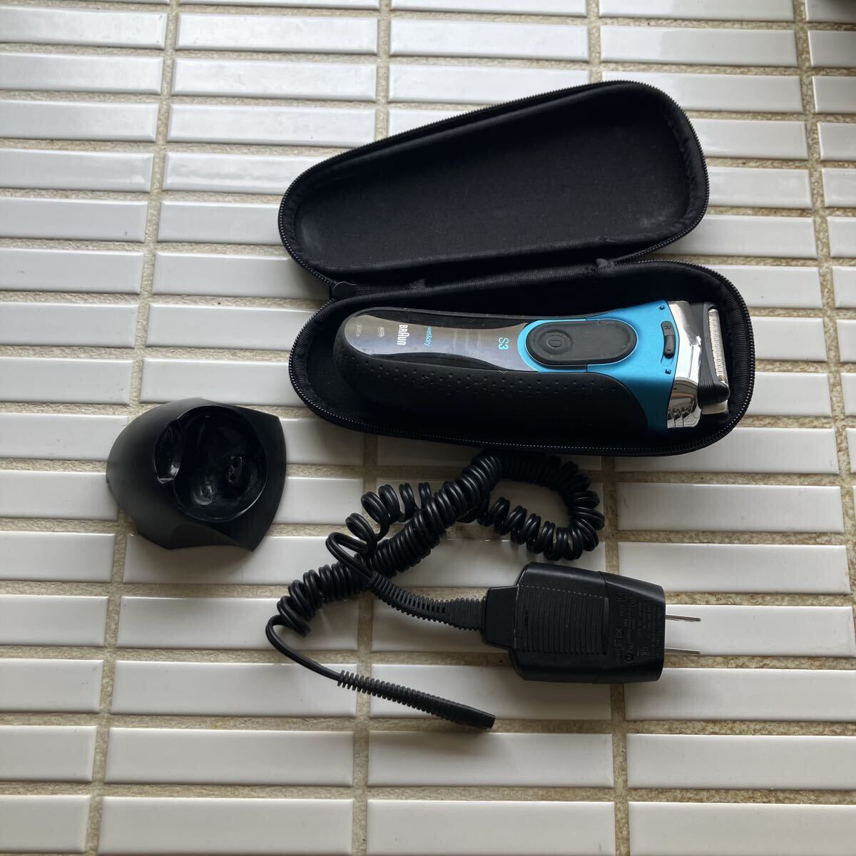 BRAUN ブラウン シリーズ3 電気シェーバー 3080s-B （5416）・充電器付き
