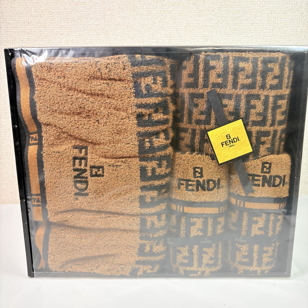 美品　FENDI フェンディ　 ズッカ柄　FF柄　バスタオル　フェイスタオル2枚　ウォッシュタオル　ブラウン　ギフト