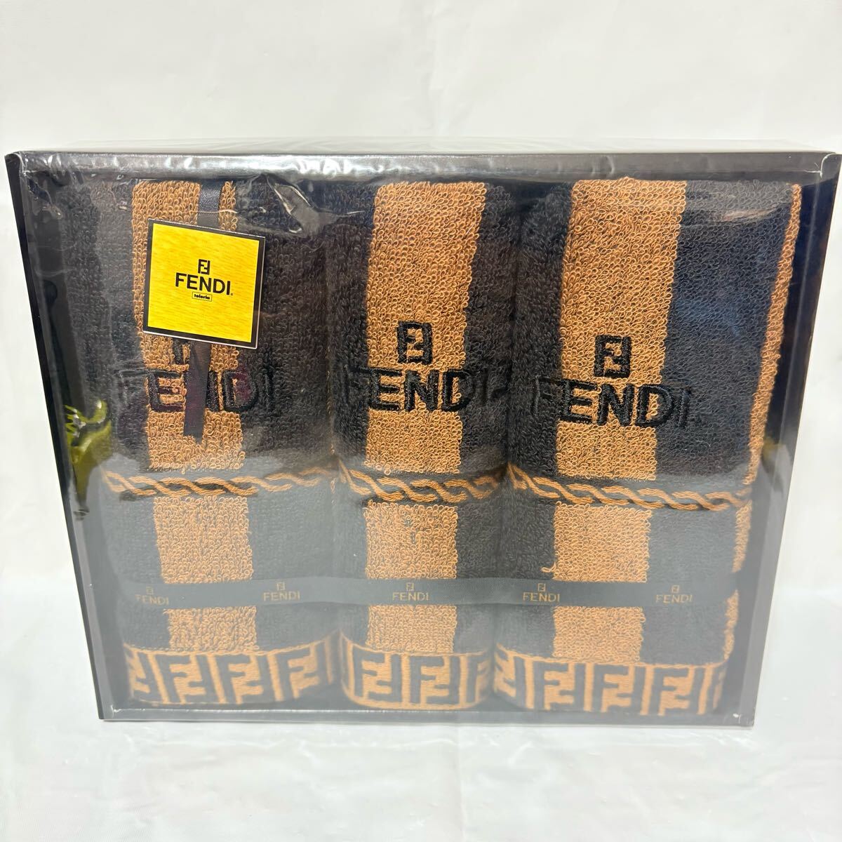 美品未使用　フェンディ　ズッカ柄　ペカン　FF柄　フェイスタオル２枚　ウォッシュタオル　ブラウン　当時物　レア