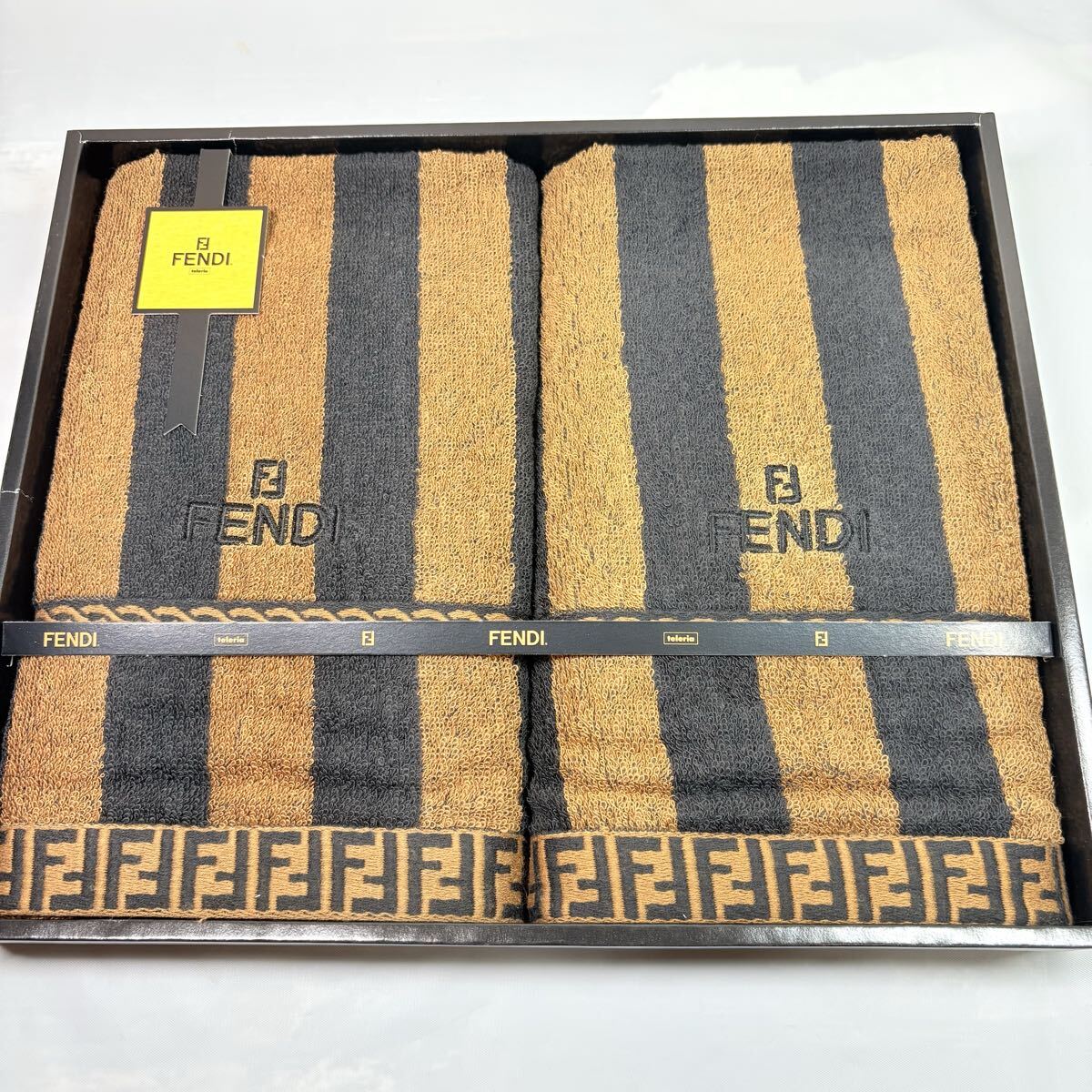 未使用　FENDI フェンディ　ペカン　ズッカ柄　FF柄　フェイスタオル２枚　ブラウン　ギフト