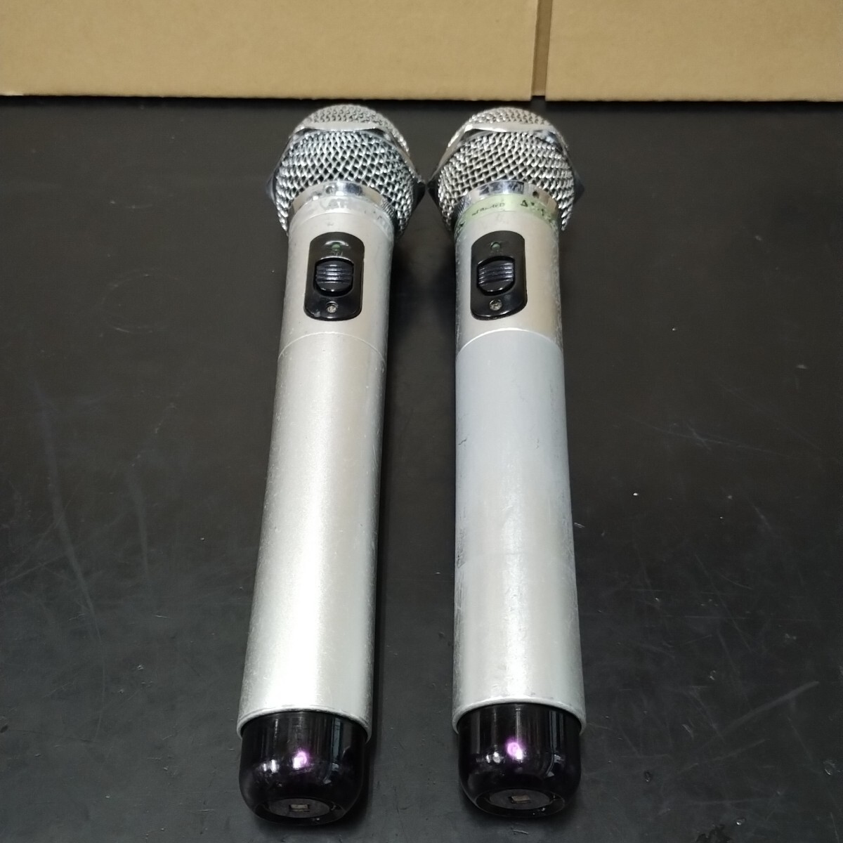 AJ49 audio-technica オーディオテクニカ 2MHz帯 チャンネル固定型 700TS/AB シルバーAT-CLM700T 2本セット 中古 点検動作品 キズ多め