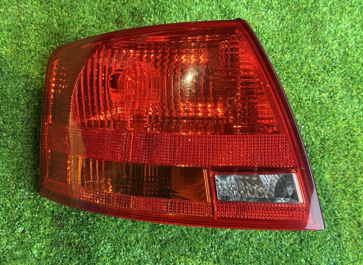 アウディ A4 アバント 右 テールライト テールランプ 右側 8E9945096 HS-384