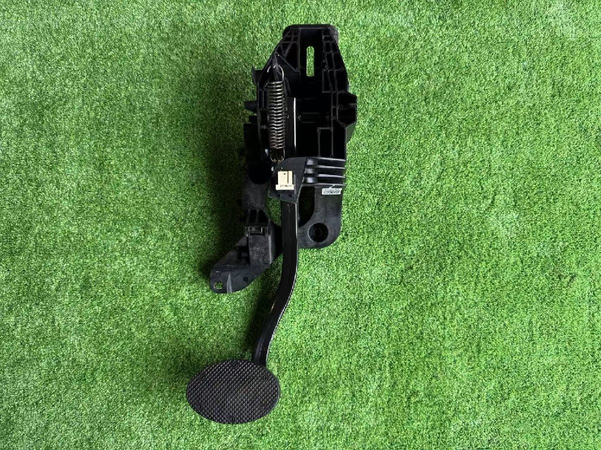BMW MINI F56 ミニ クーパーS DBA-XM20 ブレーキペダル 6860677 6854632-02 HS-229