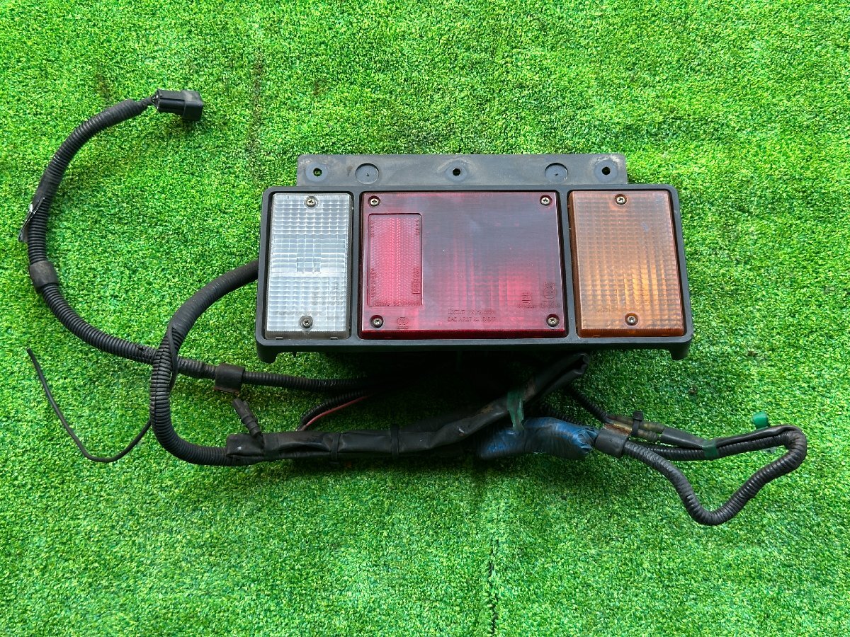 エルフ TRG-NJR85AN　テールライト　テールランプ　右　KOITO 220-21366　HS-551