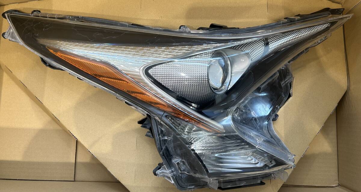 50プリウス前期　ZVW50　ZVW51 ZVW55　トヨタ純正ヘッドライト 右 LED koito　点灯確認済み　※1