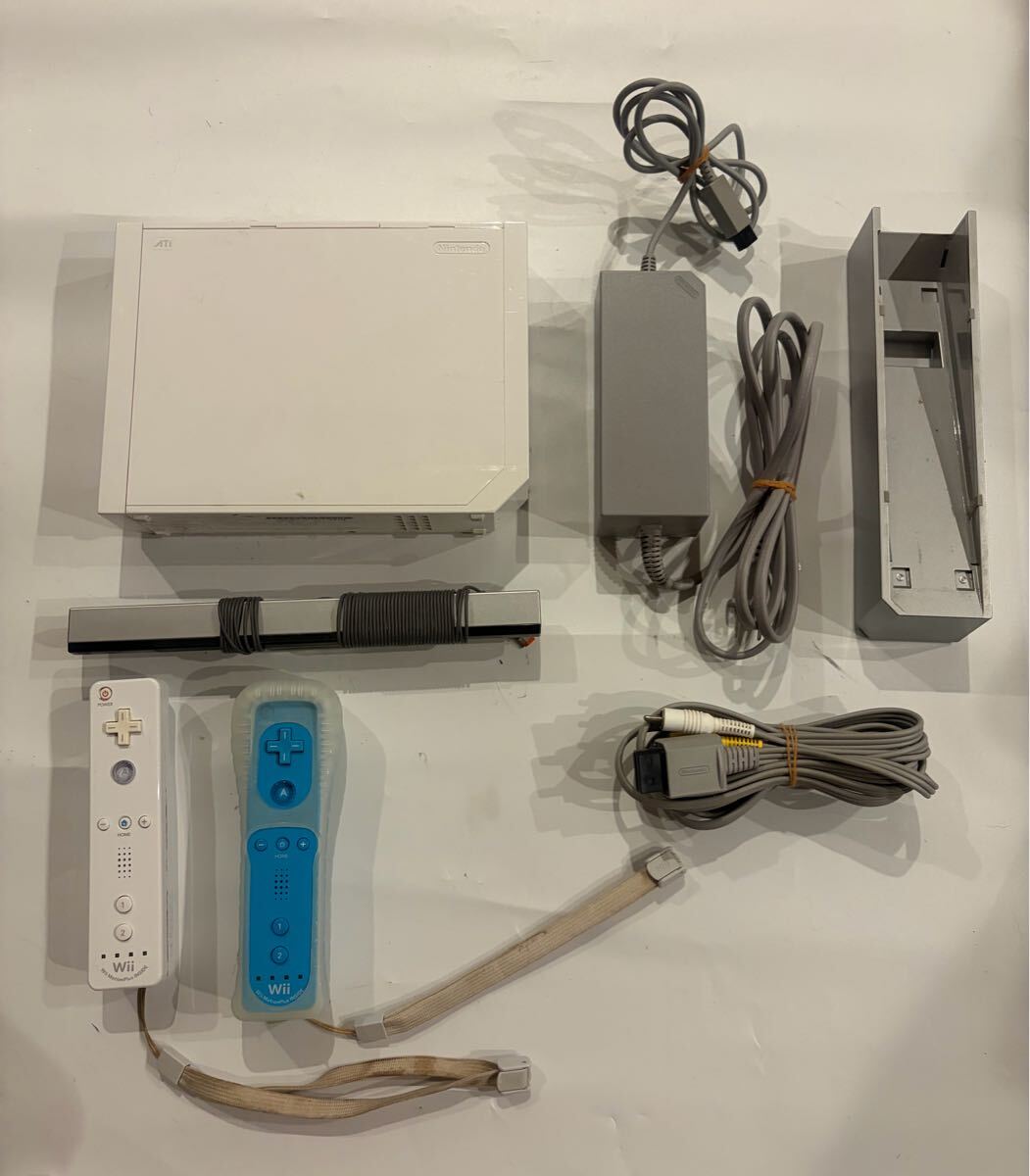 【ま533】通電確認済 Nintendo wii 本体 リモコン ACアダプター AVケーブル 任天堂 シロ 