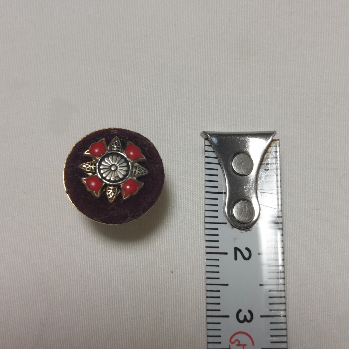 ■菊花紋章？■昭和レトロ■　バッチ？■わかる方どうぞ■■