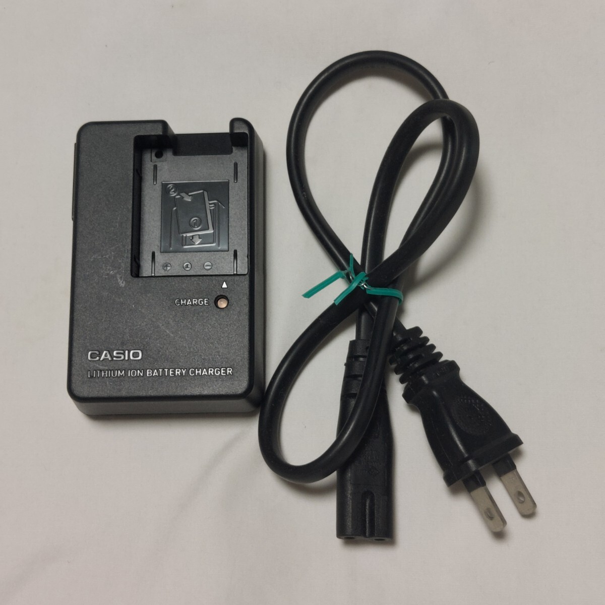 ♪カシオ♪デジカメ用充電器♪BC-70Lコード付♪中古♪