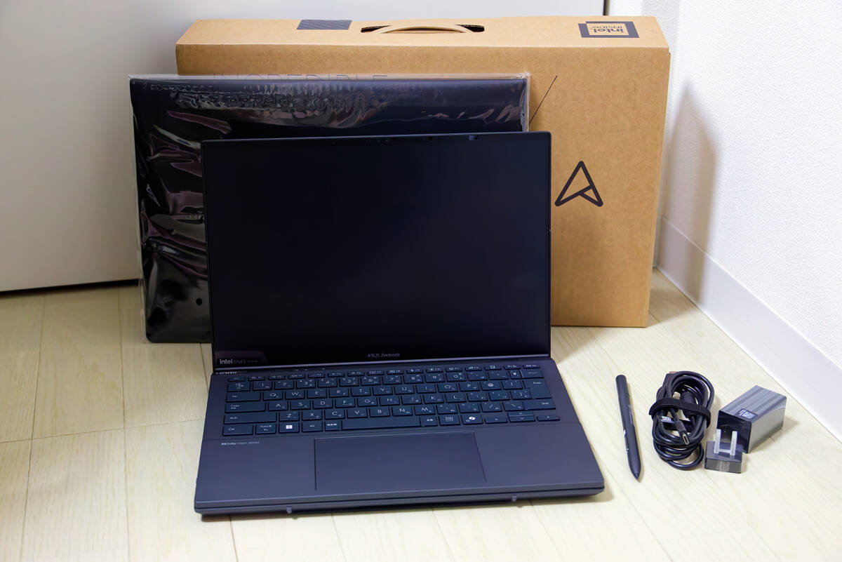 中古 ASUS Zenbook Duo (UX8406/2025年) OLED 2画面ノートブック