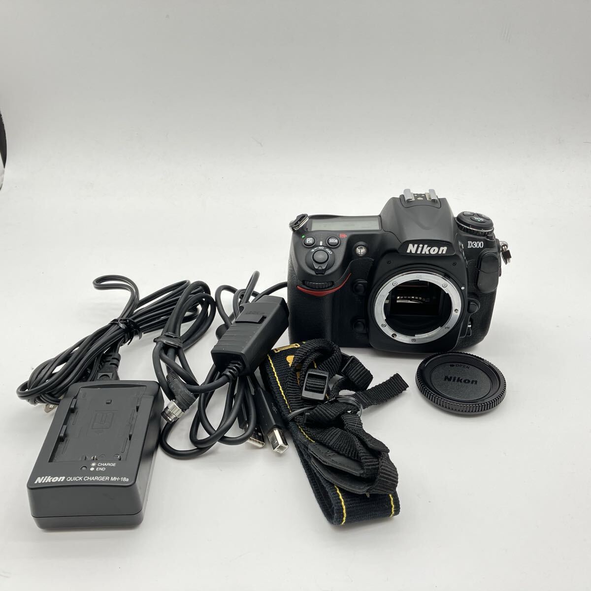 ニコン Nikon D300 ボディ デジタル一眼レフカメラ