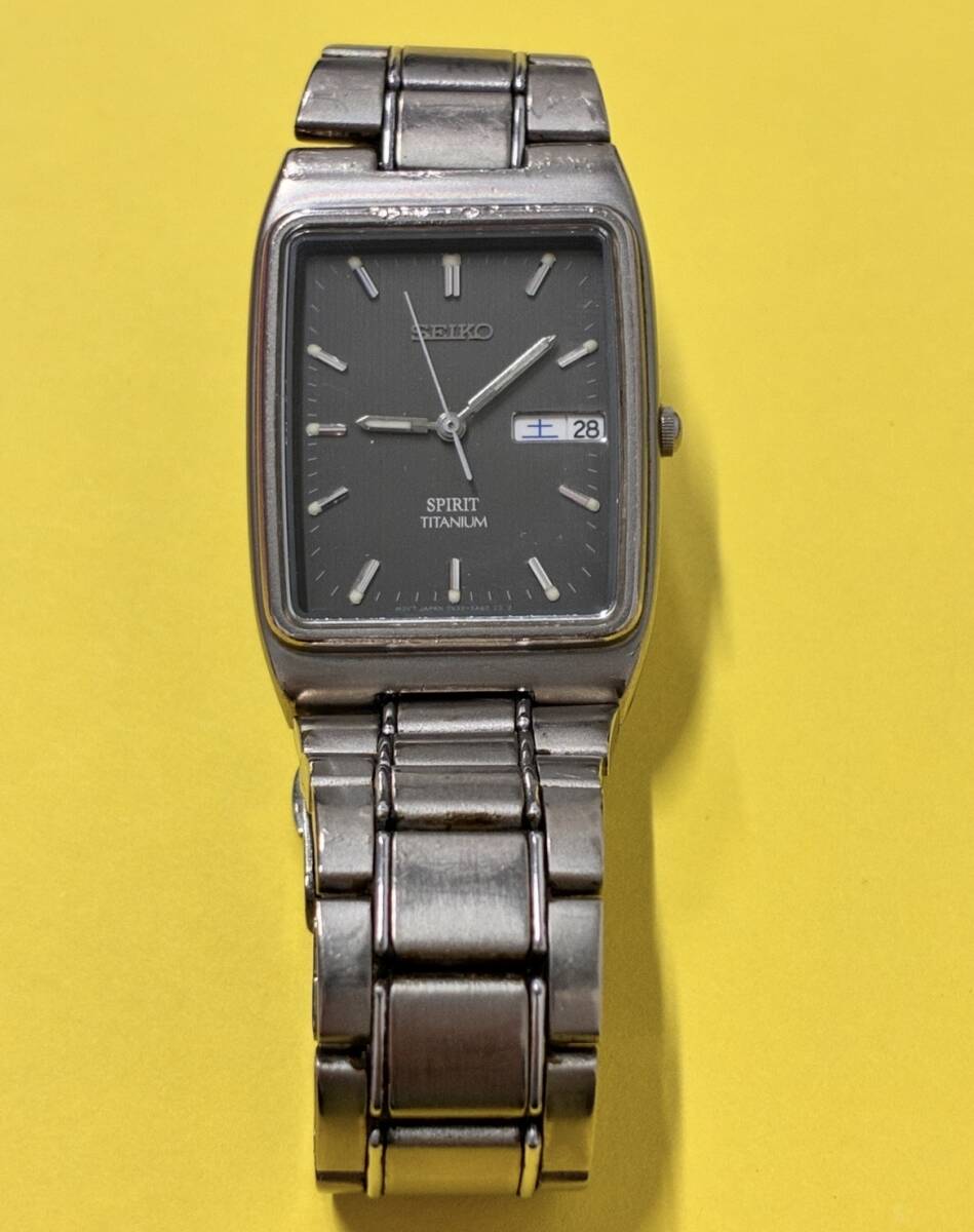 2719★希少フランス製 SEIKO セイコー スピリット チタン 7N33-5A30 スクエア型デイデイト クォーツ メンズ腕時計不動 ジャンク リューズ〇