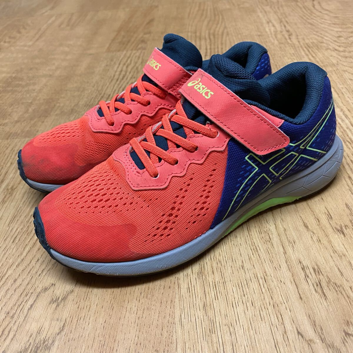 ASICS キッズ用ランニングスニーカー LAZERBEAM RI-MG レーザービーム 22.5cm 運動靴 スニーカー 