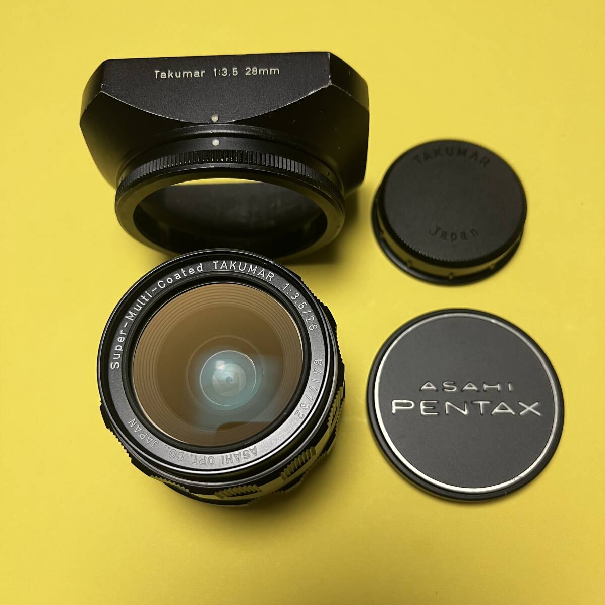 送料安 「美品 付属有 M42 S-M-C TAKUMAR 28mm F3.5 純正CAP前後、純正角型金属フード付属」 タクマー / タクマー オールドレンズ 