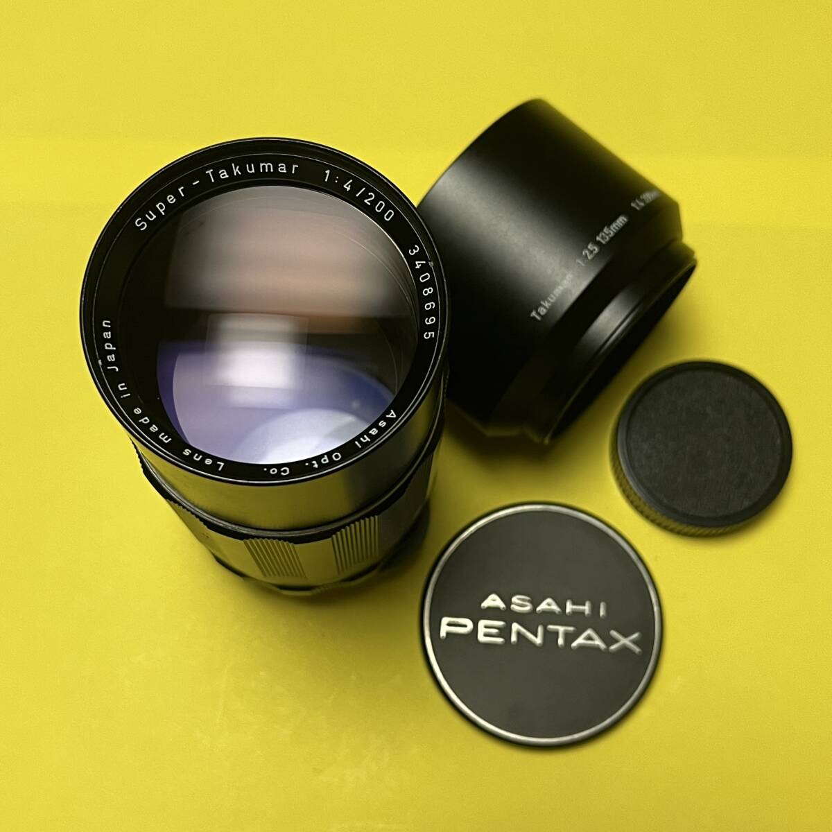 送料安 「完動美品 M42 Super-Takumar 200mm F4 付属 タクマー 純正キャップ、純正金属フード付」PEXTAX ペンタックス