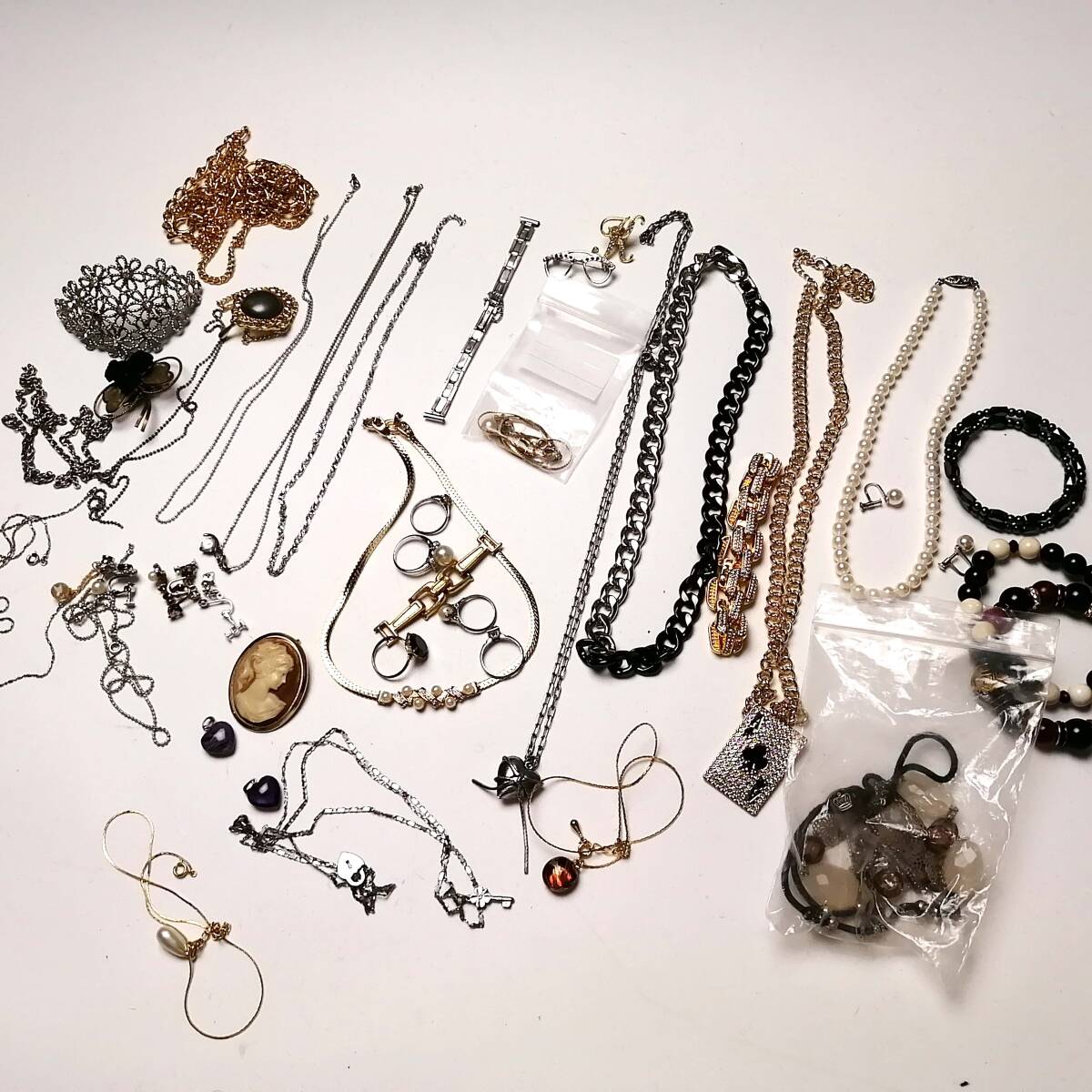 片付け案件 イミテーション アクセサリー まとめ売り シルバーリング ネックレス 925 ブローチ カメオ パール 等 大量 セット ジャンク扱い