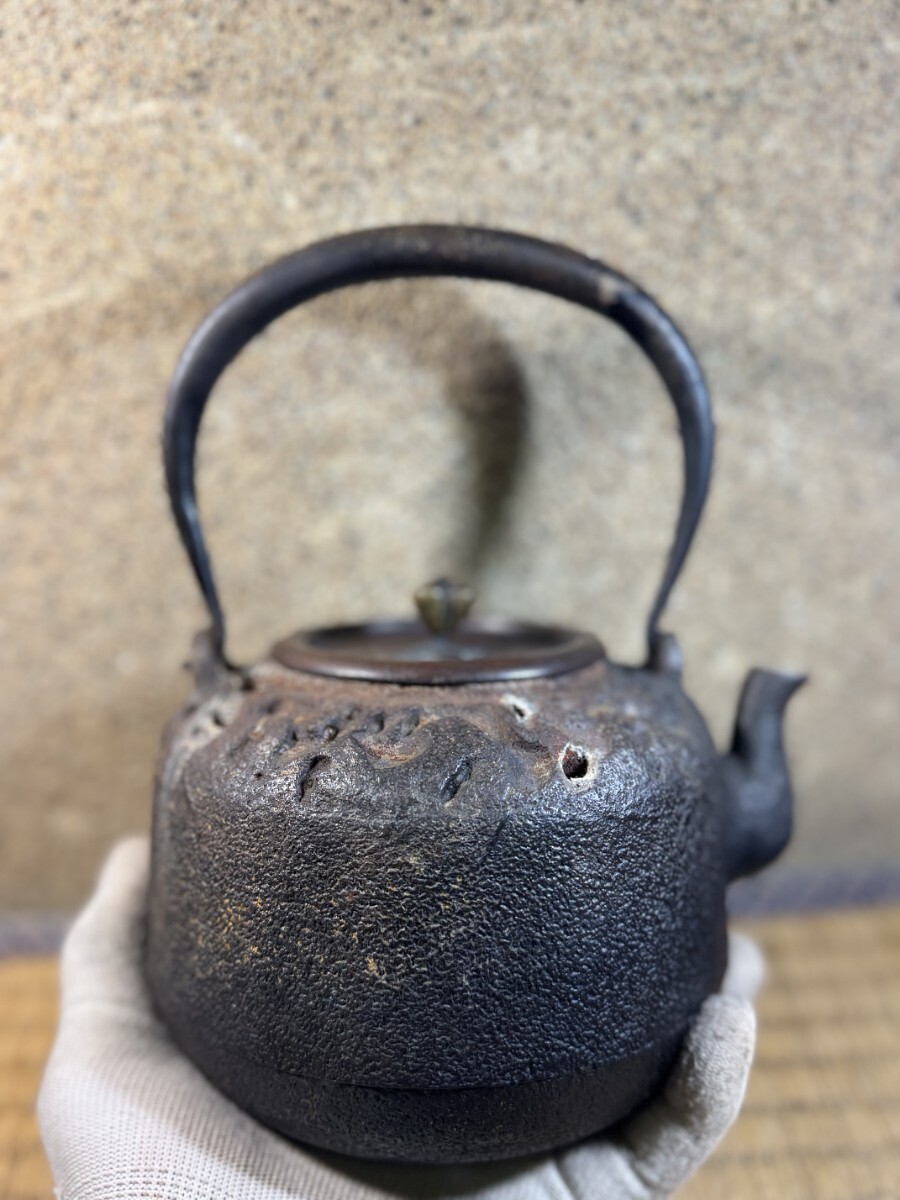小振り 龍文堂 破れ鉄瓶 明治時代 鉄瓶 煎茶道具 岩肌 大西清右衛門