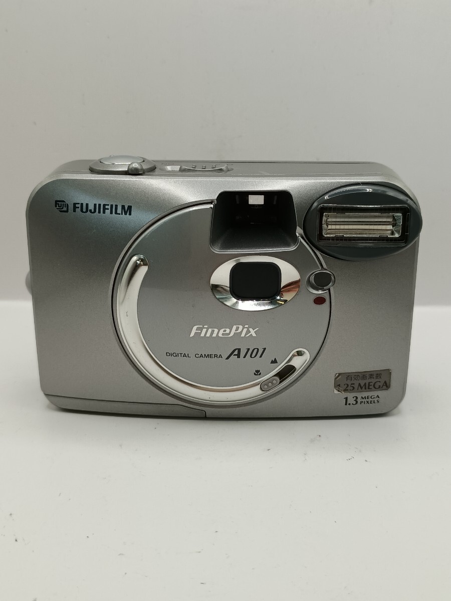 7882 【通電・動作未確認】1円スタート FUJIFILM FinePix A101 シルバー コンパクトデジタルカメラ