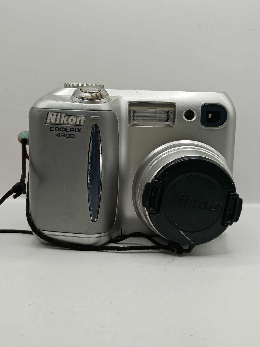 7923 【通電・動作未確認】1円スタート Nikon COOLPIX4300 シルバー コンパクトデジタルカメラ
