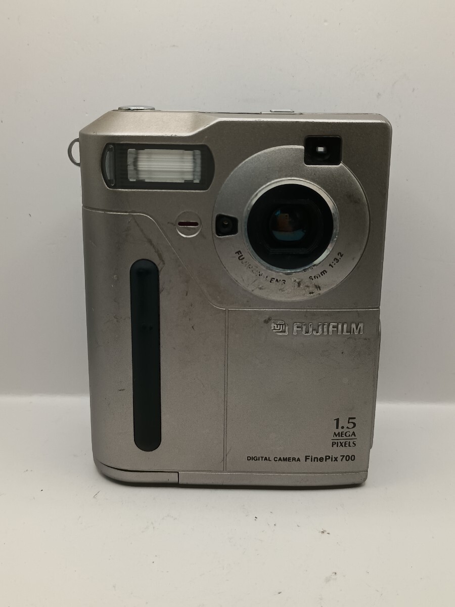 7497 【動作未確認】1円スタート FUJIFILM FinePix700 シルバー デジタルカメラ