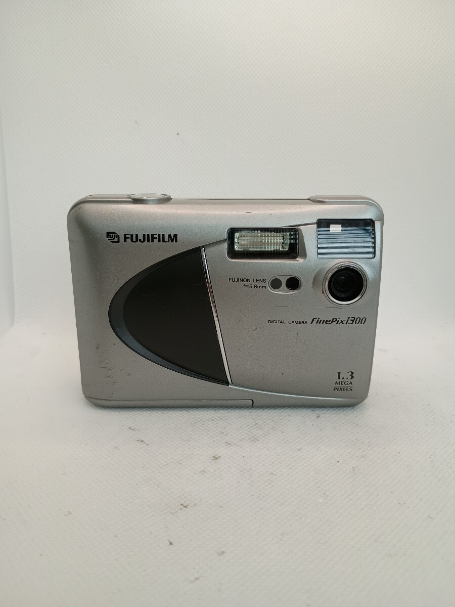 7685【ジャンク品】1円スタート FUJIFILM FinePix1300 シルバー コンパクトデジタルカメラ デジカメ
