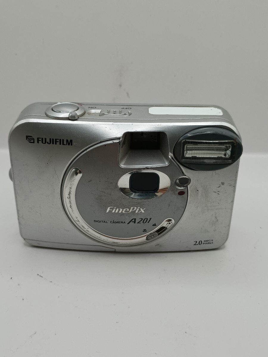 7978 【通電・動作未確認】1円スタート FUJIFILM FinePix A201 シルバー コンパクトデジタルカメラ
