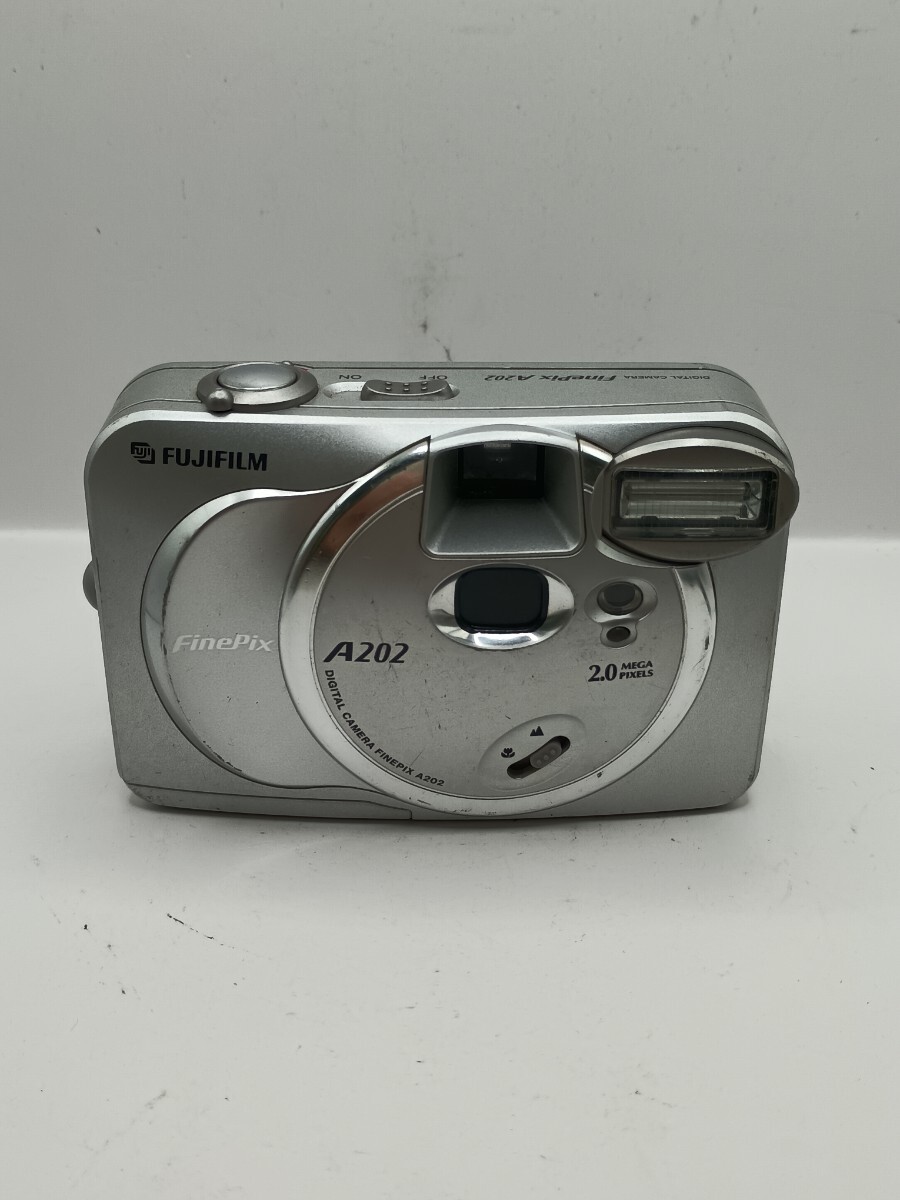 7979 【動作未確認】1円スタート FUJIFILM FinePix A202 シルバー コンパクトデジタルカメラ