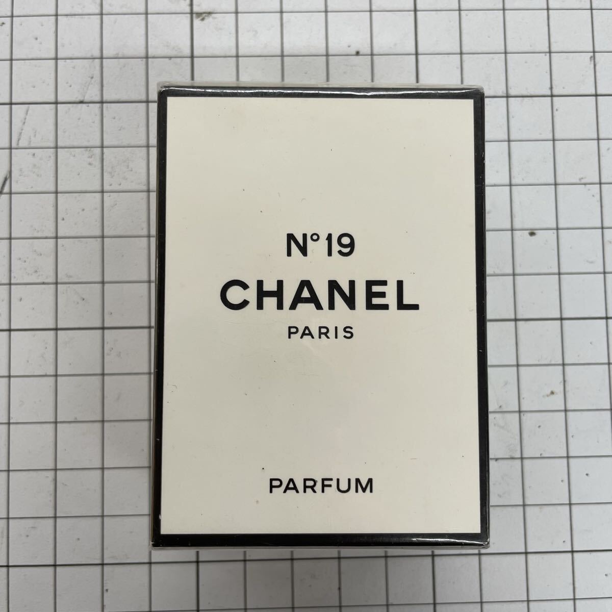 8fyR CHANEL シャネル NO19 香水 ミニ香水 パルファム PARFUM N°19