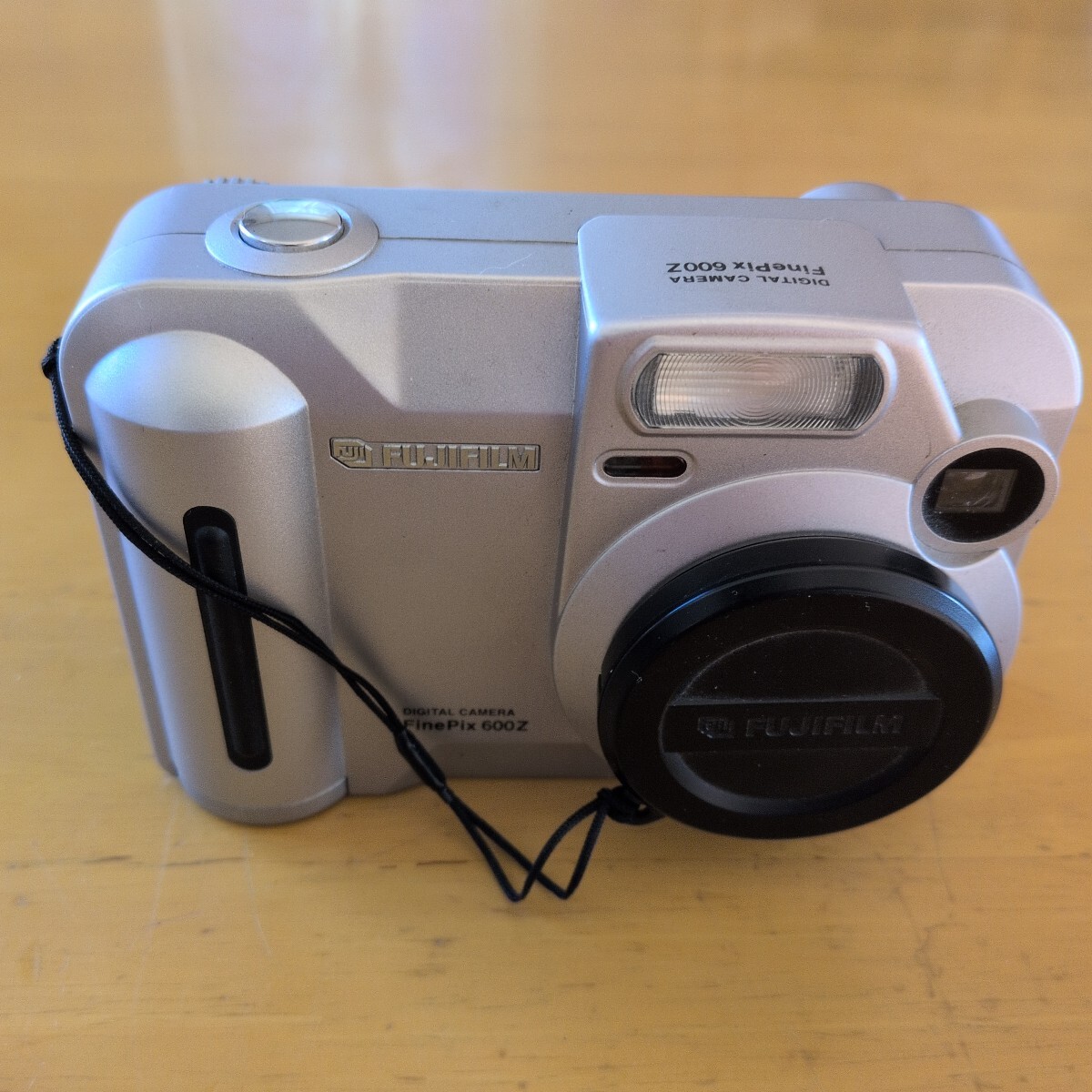 断捨離 FUJIFILM FinePix 600Z デジタルカメラ シルバー 訳あり品