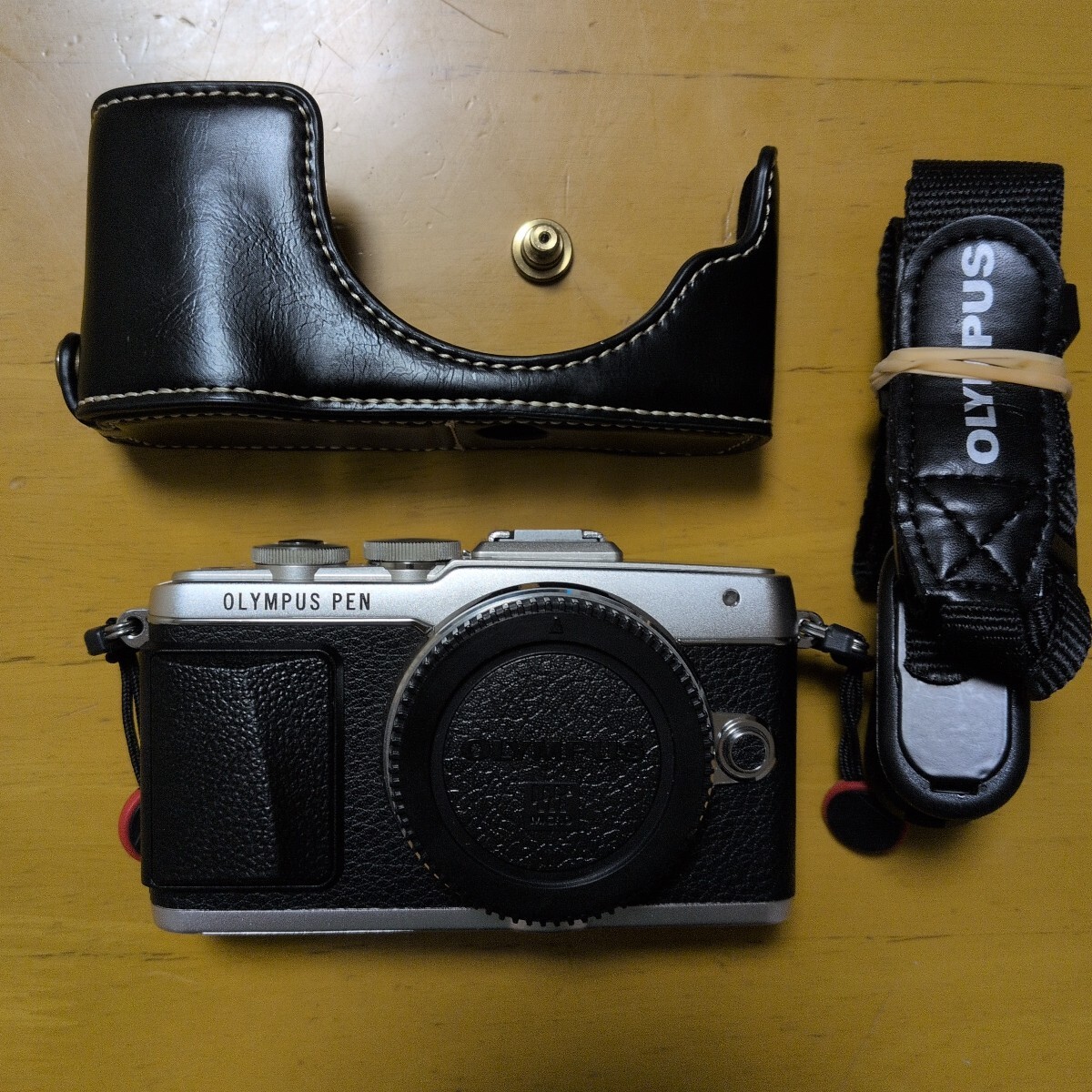 断捨離 OLYMPUS PEN E-PL7 ボディ シルバー 本革ケース ストラップ付