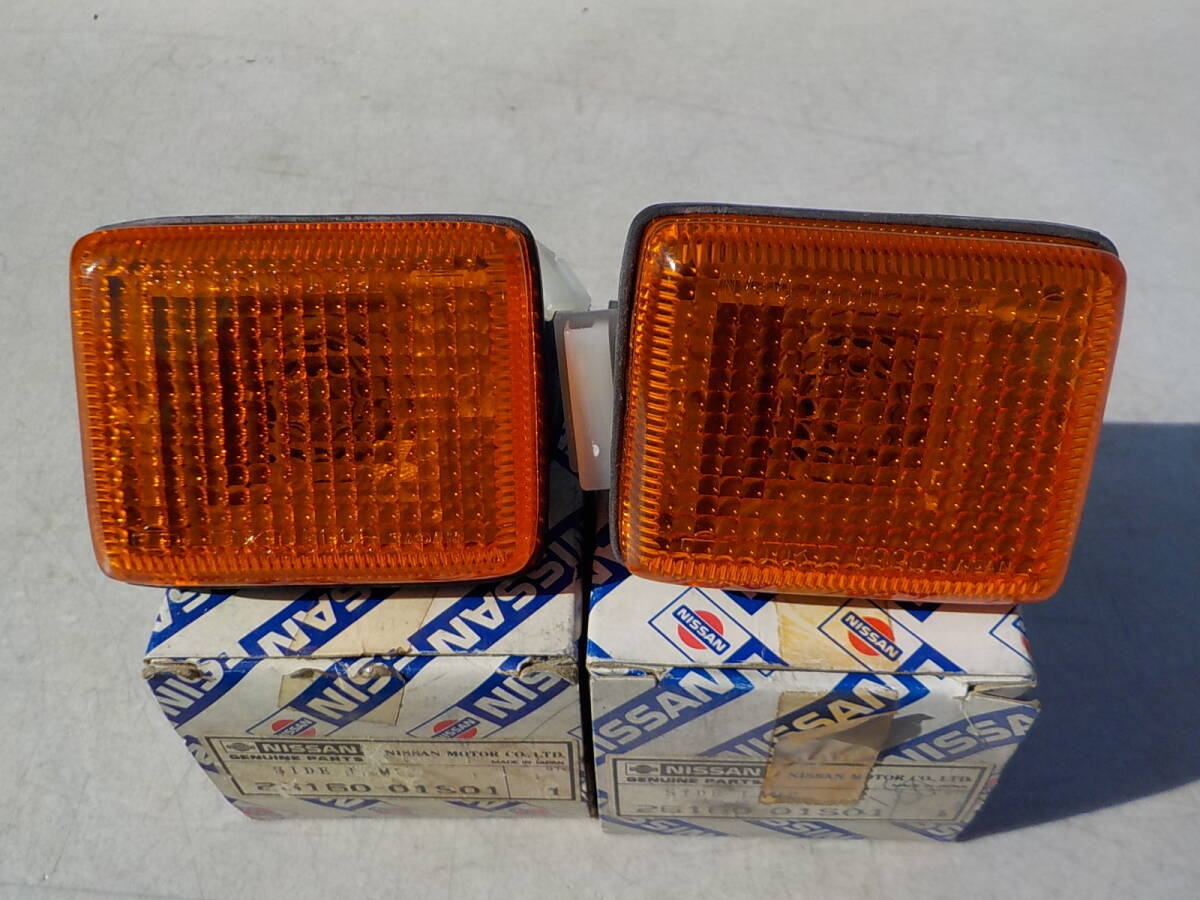 ニッサン スカイライン DR30 サイドマーカー 2個 純正新品 当時物 HR30 R30 GT RS 鉄仮面 NISSAN DATSUN 240K SKYLINE 26160-01S01