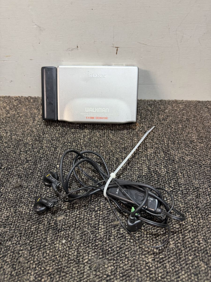 SONY WALKMAN WM-702 カセットプレーヤー MDR-E472 リモコンイヤホン 外付け電池ケース付 通電未確認 ジャンク