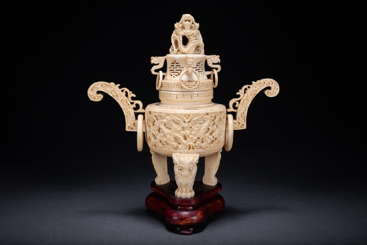 【雲錦】中国美術 鯨/角調 細密彫刻 雲龍浮彫 游環耳 三足香炉 獅子脚 龍摘 香炉 置物 飾香炉 香道具 台座付OKK-165S3