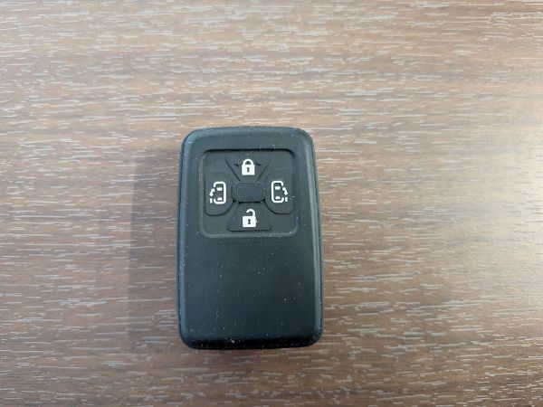 トヨタ スマートキー キーケース 4ボタン対応 黒 ノア ヴォクシー エスティマ アルファード ヴェルファイア など 送料無料