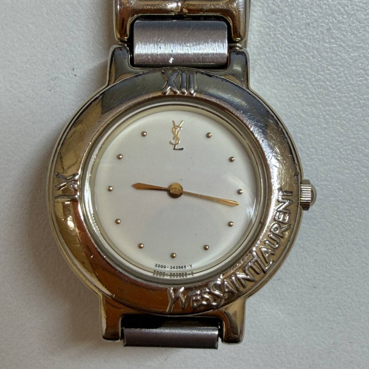 1597★イヴサンローラン YvesSaintLaurent 2200-242669-Y 腕時計 ジャンク 社外箱付き 余りコマ有