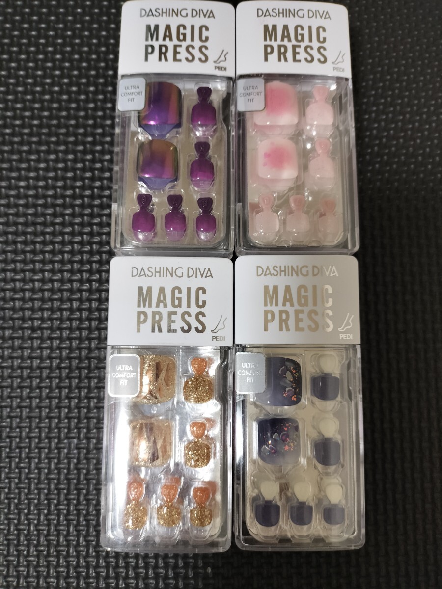 新品　4個セット DASHINGDIVA ダッシングディバ　MAGIC　PRESS　マジックプレス　ULTRACOMFORTFITネイルチップ　　フット用