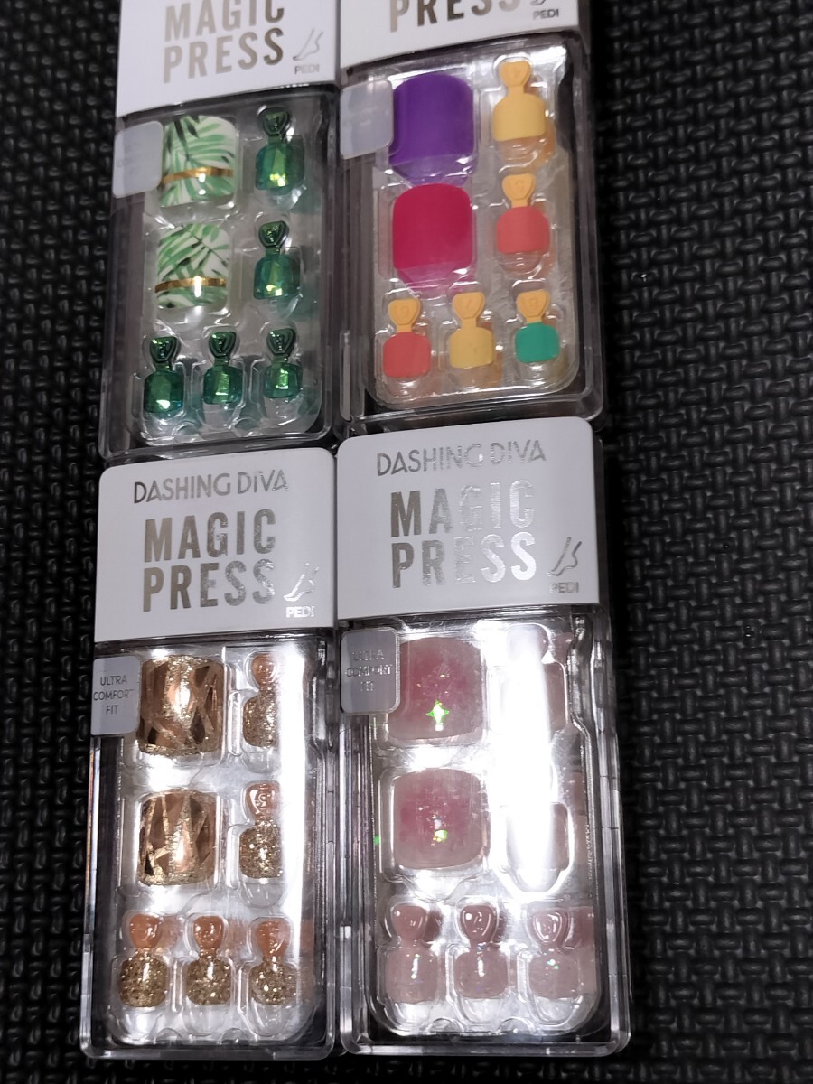 新品　4個 ダッシングディバ マジックプレス ネイルチップ　フット