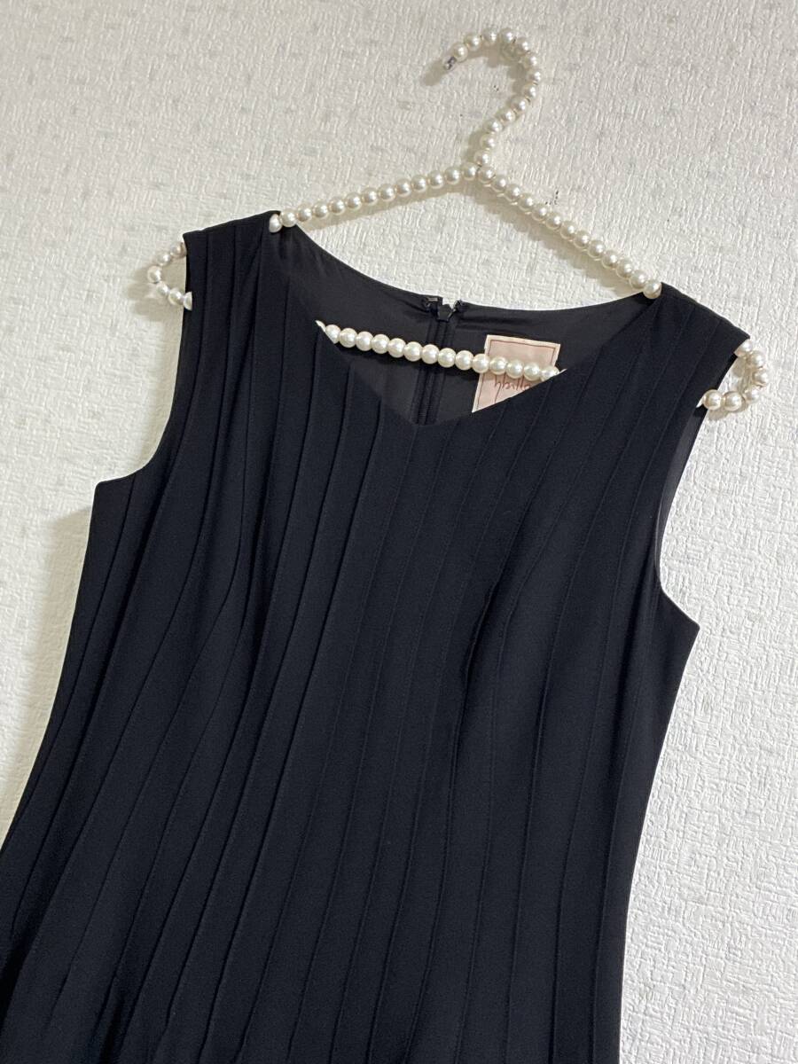 シビラ☆ フロントに繊細なプリーツ加工が施された上品で素敵なワンピース☆美品