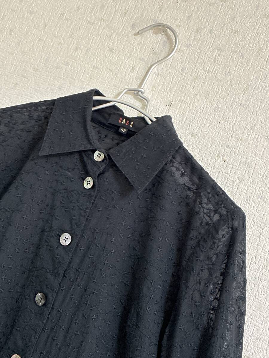 DAKS☆素敵な柄のブラックの上品な八分袖ぐらいのシャツジャケット