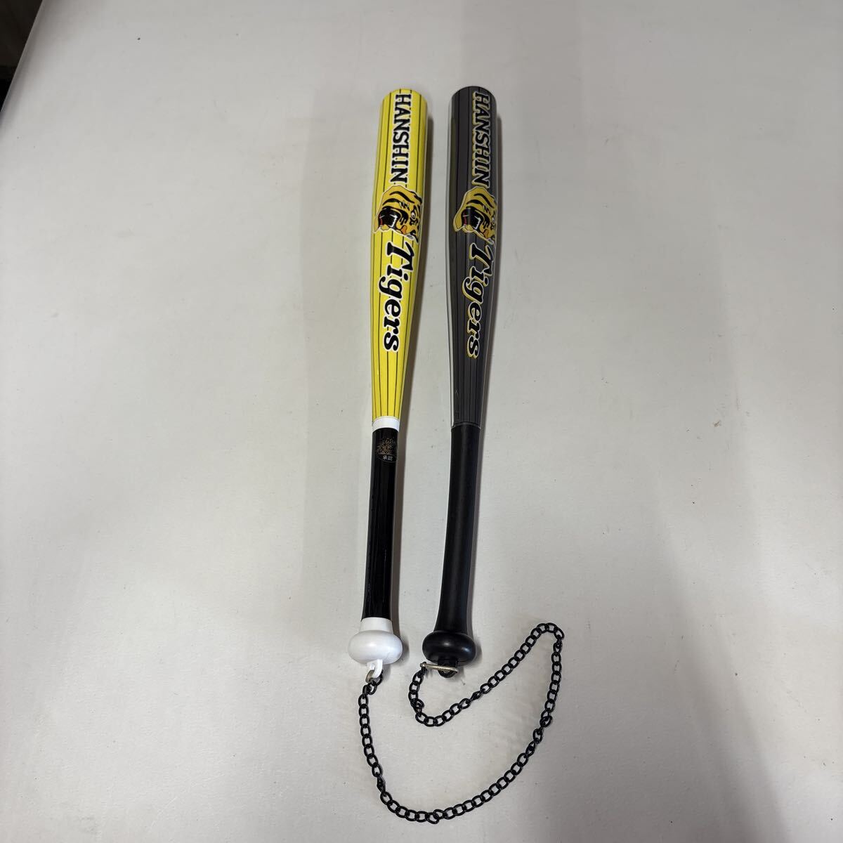 ◇阪神タイガース◇応援バット◇カンフーバット◇黒色◇黄色◇チェーン付き◇虎◇中古品◇引取可能◇札幌◇北海道
