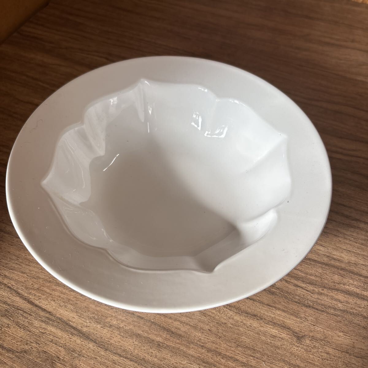 ◎Francfranc◎サラダボウル◎深皿◎白いお皿◎食器◎ 洋食器◎変形ボウル皿◎花びらリーフ◎スープ皿◎中古品◎引取可能◎札幌◎北海道◎