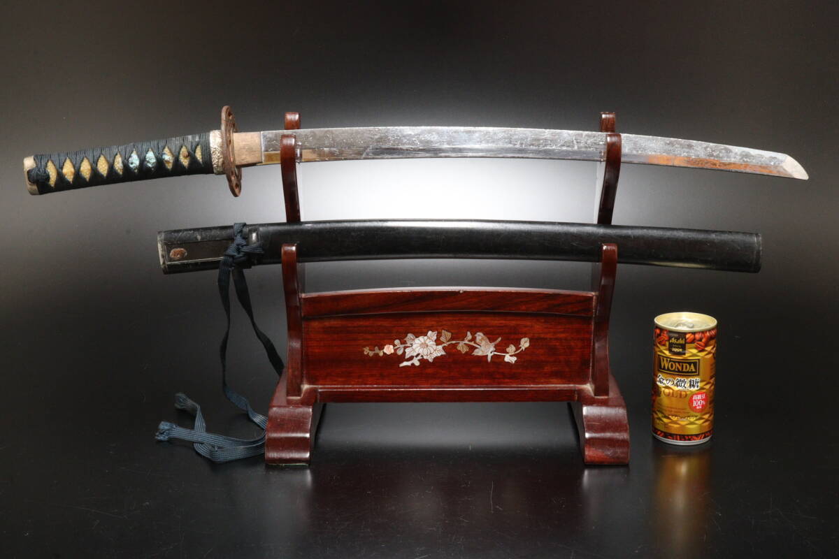 P 龍金具 兔透かし鉄鍔 黒鞘 模造刀 小 (2)