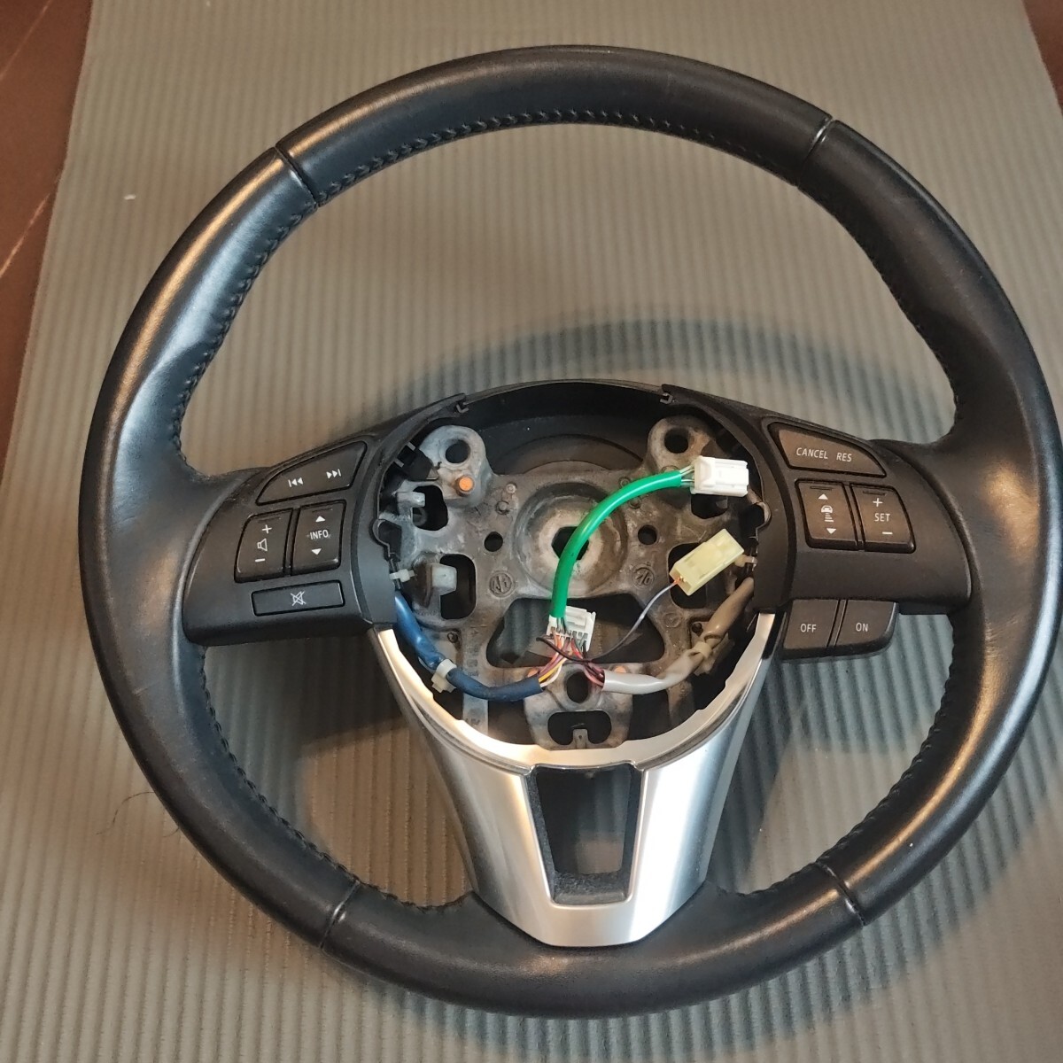 【処分予定】マツダ 純正 ステアリング ハンドル スイッチ付き 本革巻 CX-5 KE