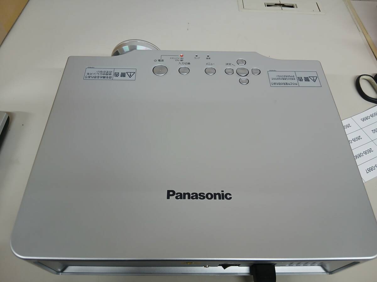 W2608-0887　Panasonic　パナソニック　液晶プロジェクター　型番：TH-AE900　ホームシアター向け　リモコン　通電確認済み　中古品　ヤ100
