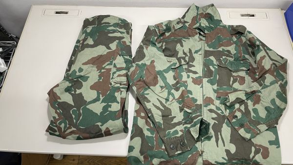 O2608-0956 防衛庁 陸上自衛隊 旧迷彩 迷彩服 上下セット 2号 1990年 熊笹迷彩 サバゲー ヤ100