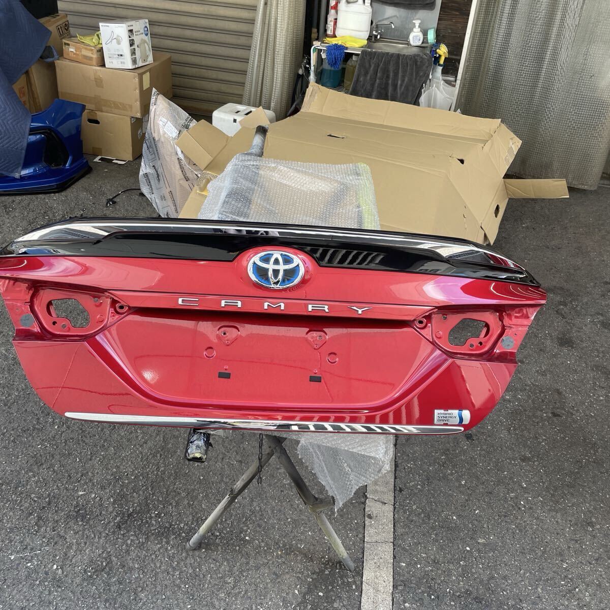 AXVH70 カムリ　トランク　モデリスタ　CAMRY MODELLISTA TOYOTA エモーショナルレッド　3T7 70 
