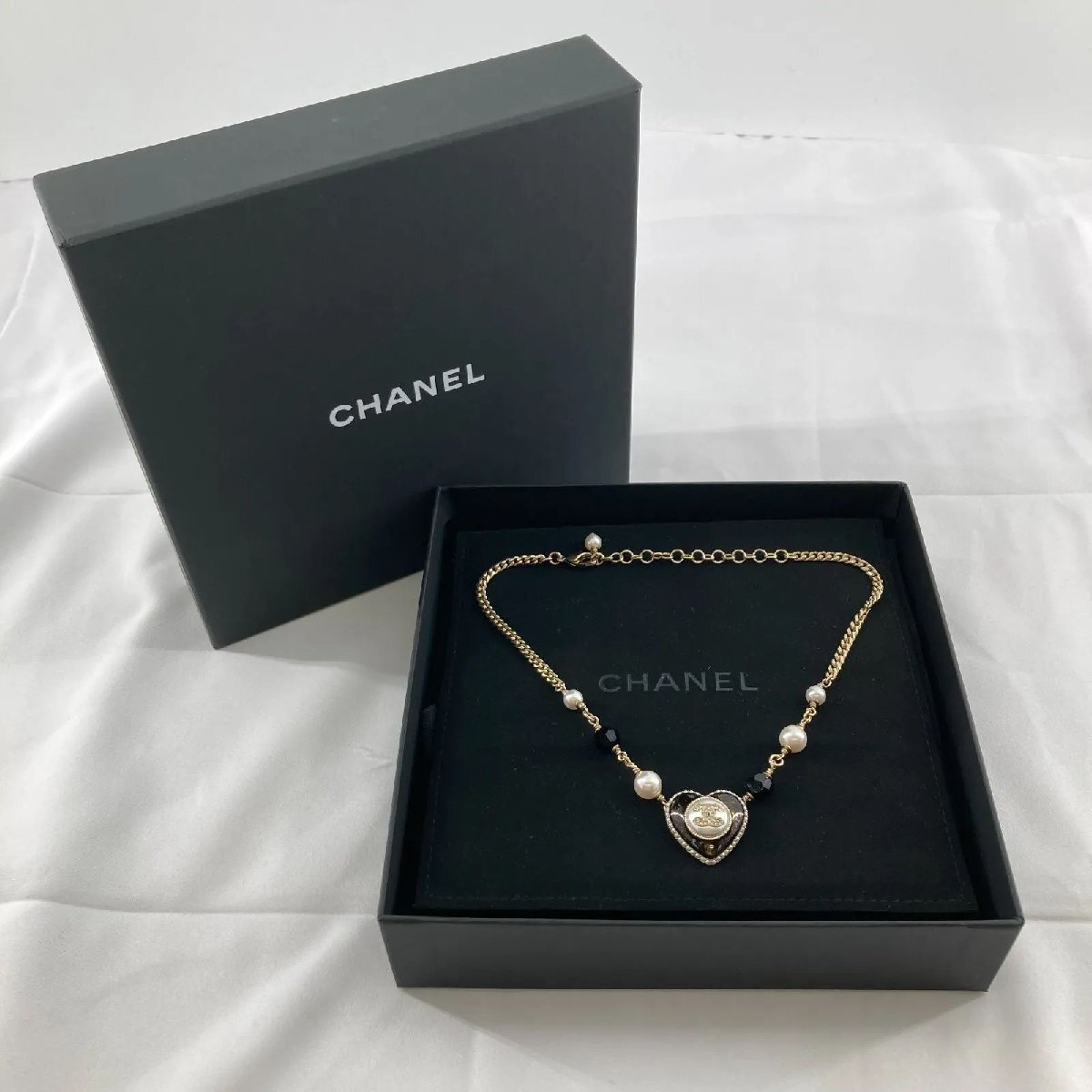 CHANEL（シャネル）　ロゴ　フェイクパール　ハート　ネックレス　ゴールド×ブラック