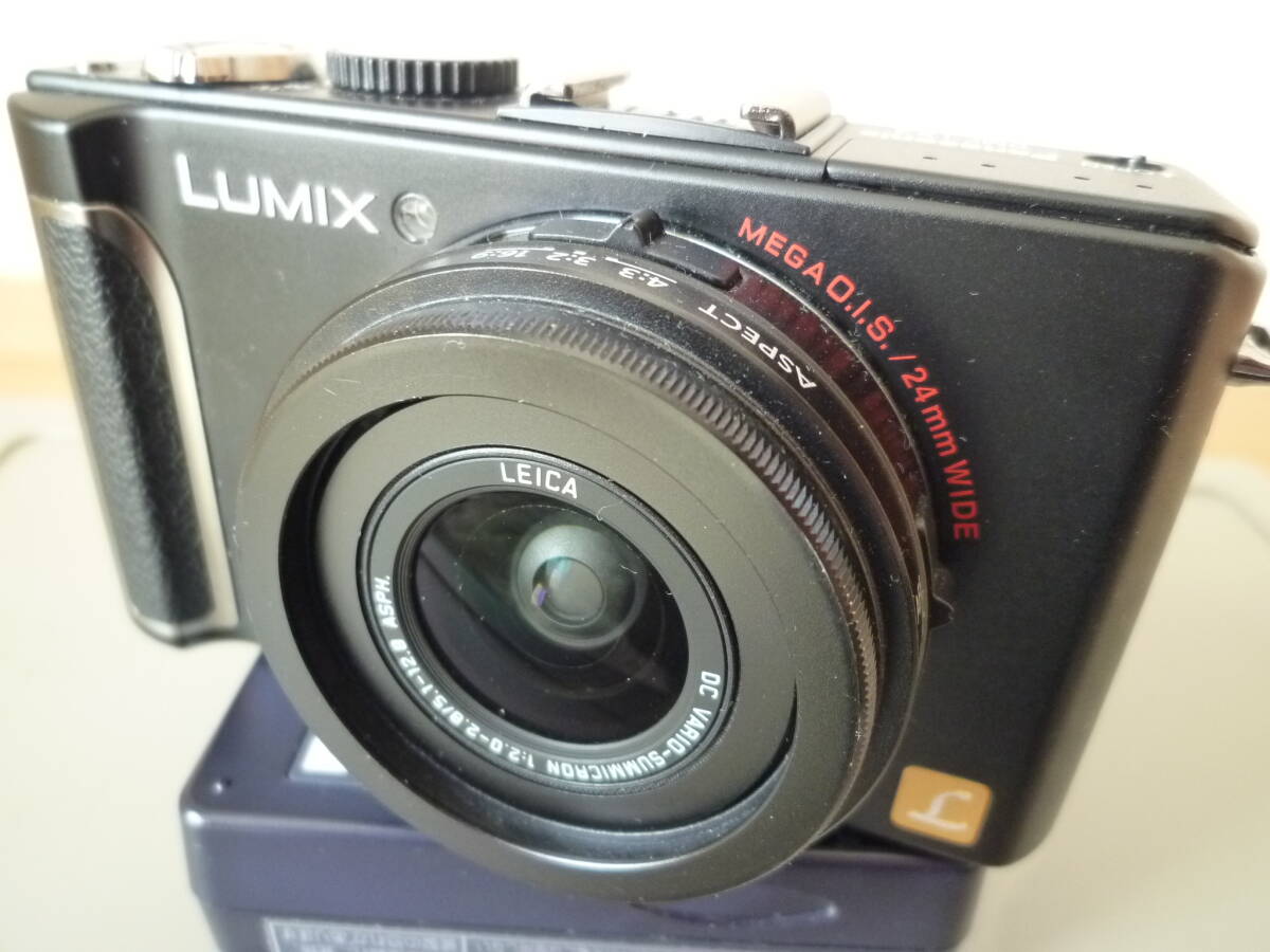 納得の程度良好の品　設定値段にも納得できる　パナソニック　DMC-LX3　CCDの発色の好きな方に　付属品充実