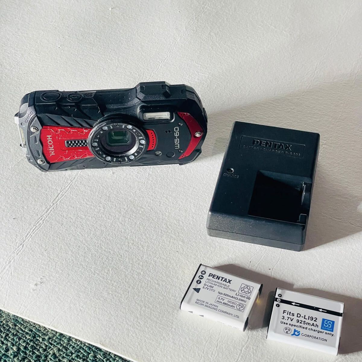 RICOH リコー WG-60 レッド コンパクトデジタルカメラ 光学5倍 防水 耐寒 タフネスモデル コンデジ デジカメ●現在品動作未確認ジャンク品