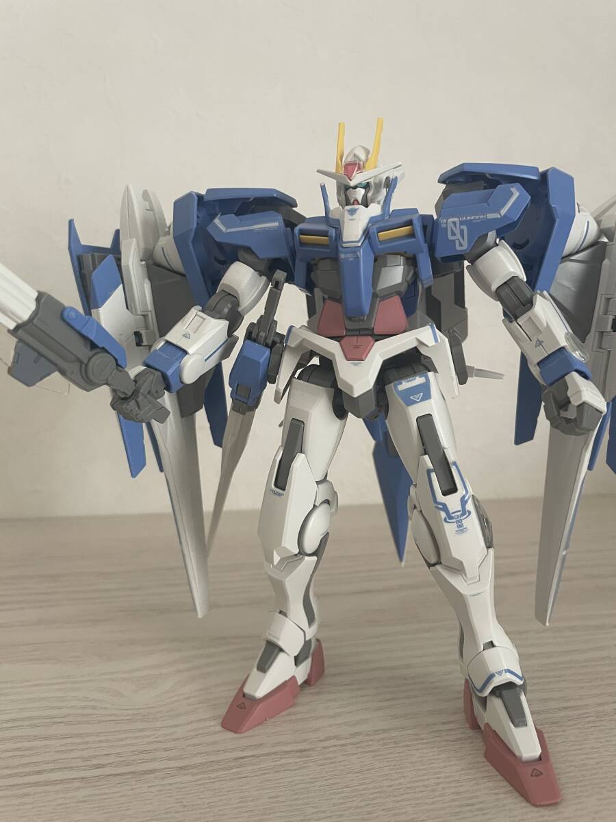 機動戦士ガンダム00　　００ガンダム　ダブルオーガンダム　1/100　　　ガンプラ　　　バンダイ　　BANDAI