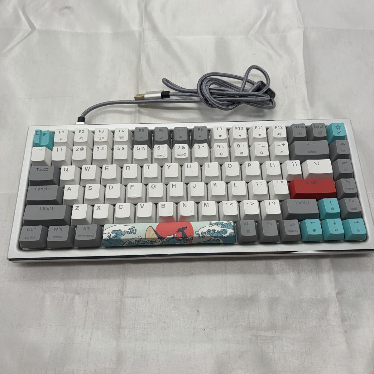 YUNZII メカニカルゲーミングキーボード 有線 USB接続 動作確認済み カスタムキーキャップ u4257